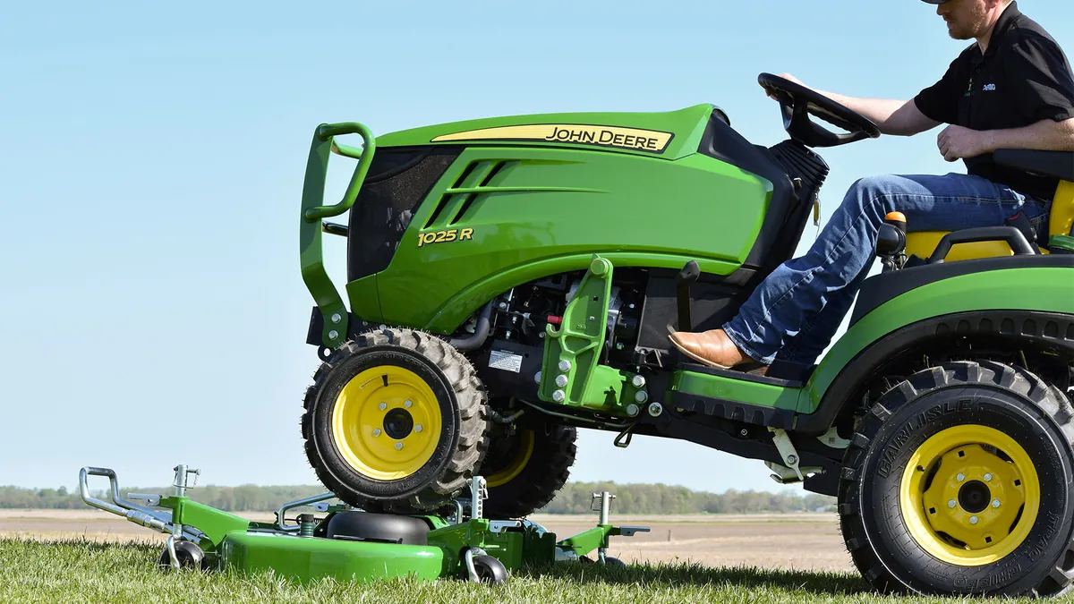 John Deere Compact Utility Tractors