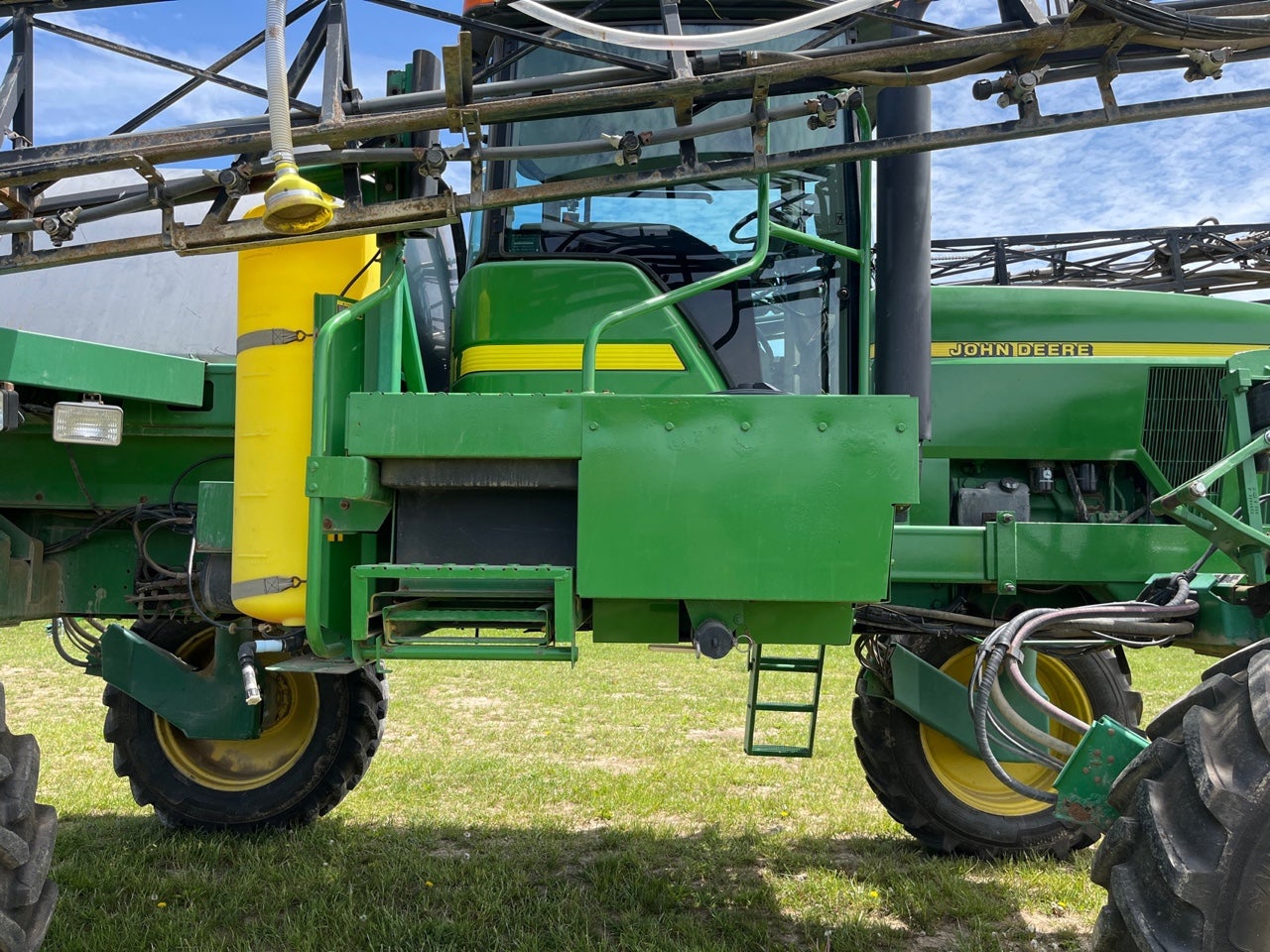 1998 John Deere 4700 Sprayer | Koenig Equipment A201868D