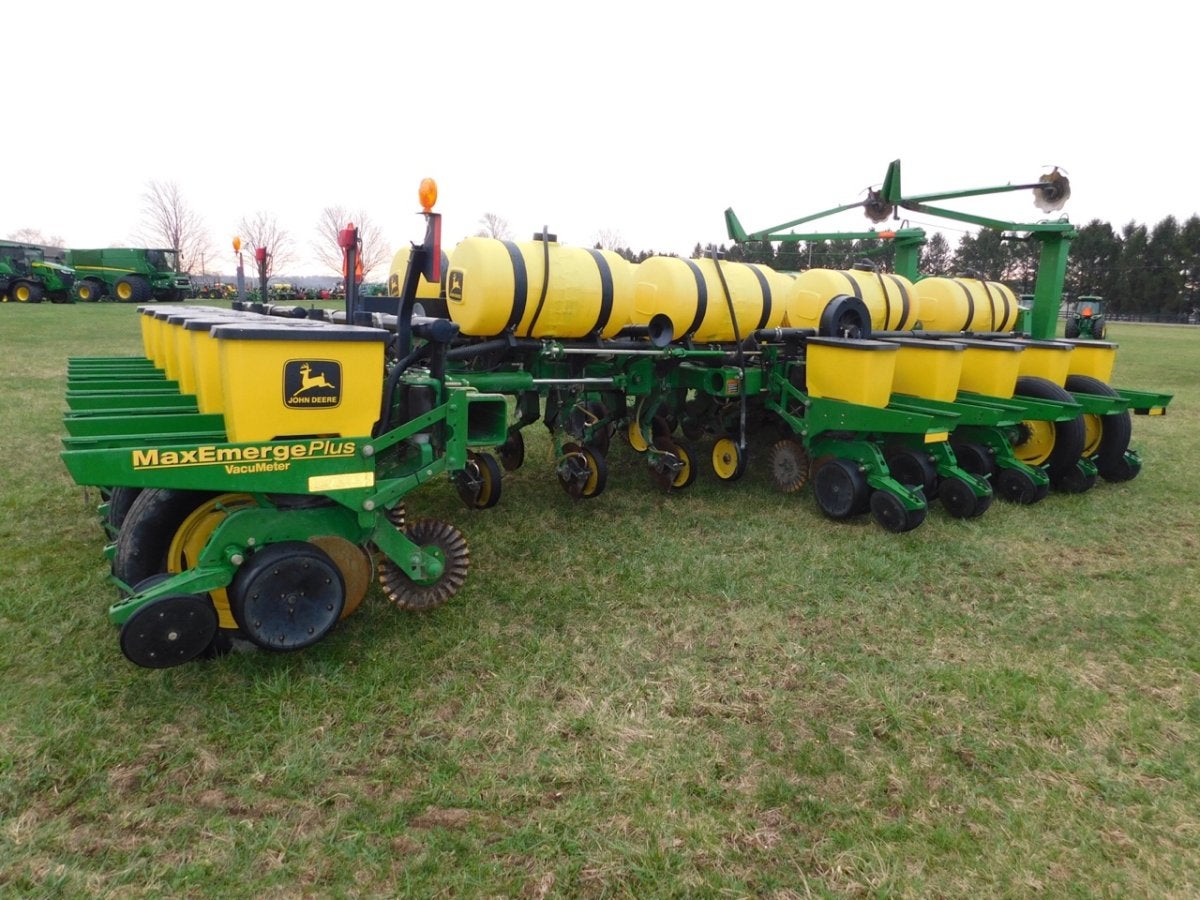 2000 John Deere 1770 Planter | Koenig Equipment A479242B